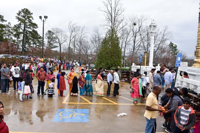 HTA_Ravi_Long queues stretched outside_680.jpg